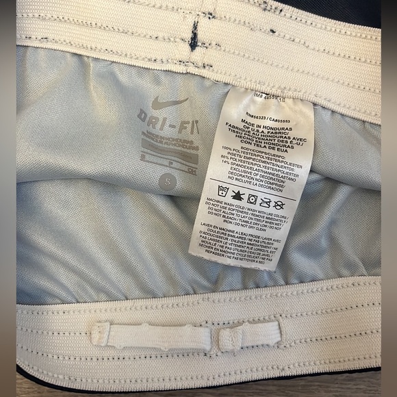 Navy and red athletic skirt - Picture 4 of 4